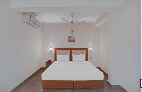 Oyo 75948 Hotel Tushar Continental New Delhi Exterior foto