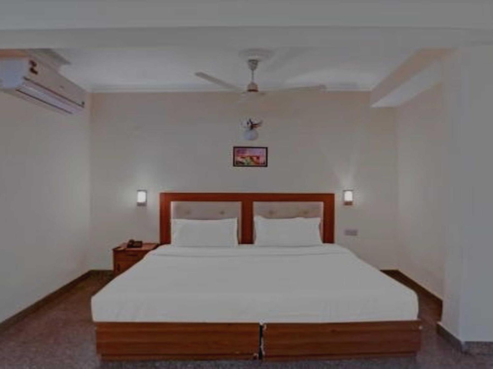 Oyo 75948 Hotel Tushar Continental New Delhi Exterior foto